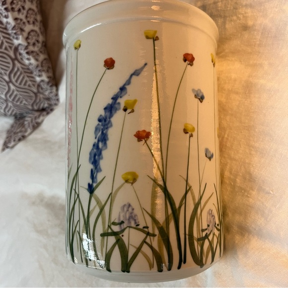 Lovely Flower Vase - Picture 3 of 10